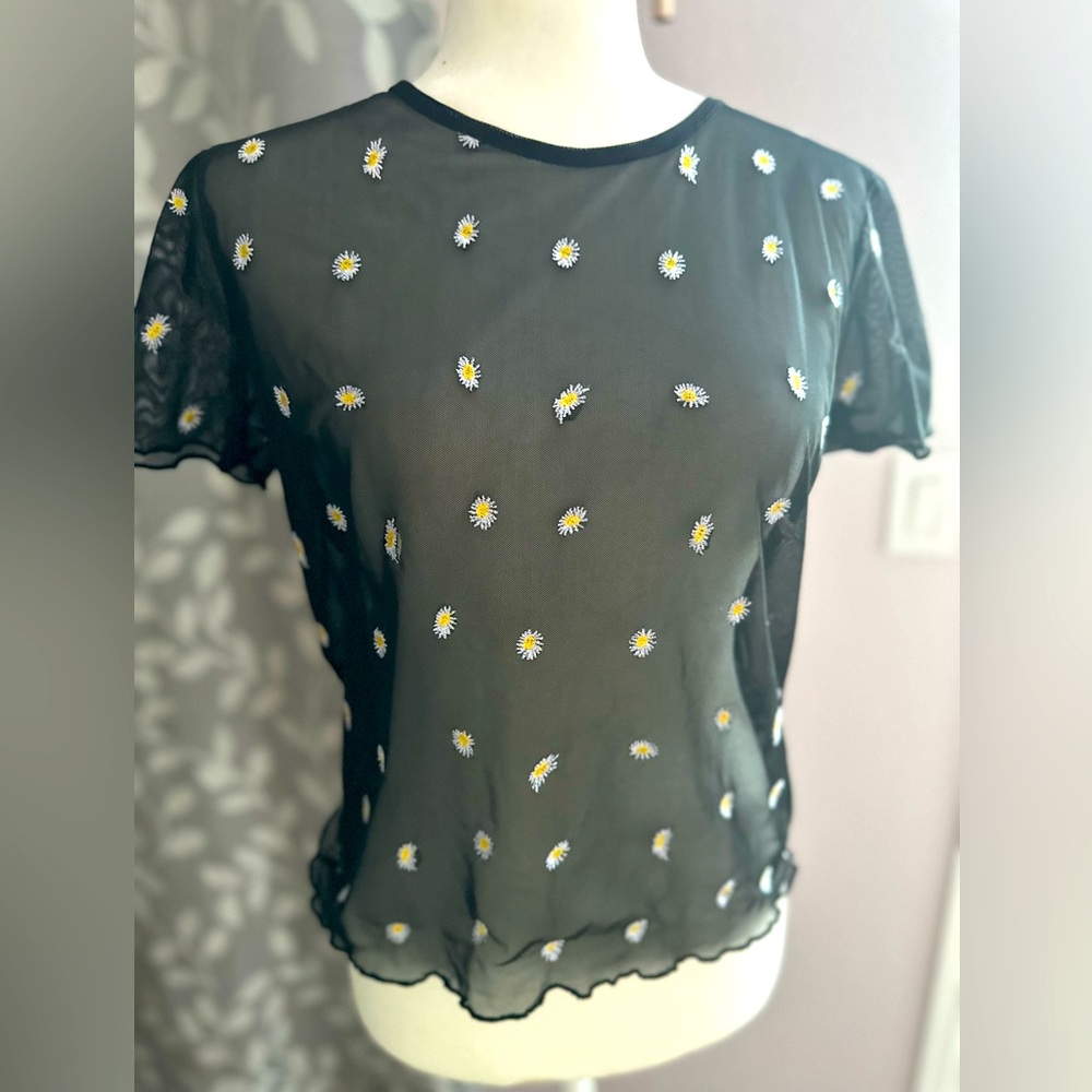 New look women’s black mesh top with Daisy embroidery lettuce hem size medium